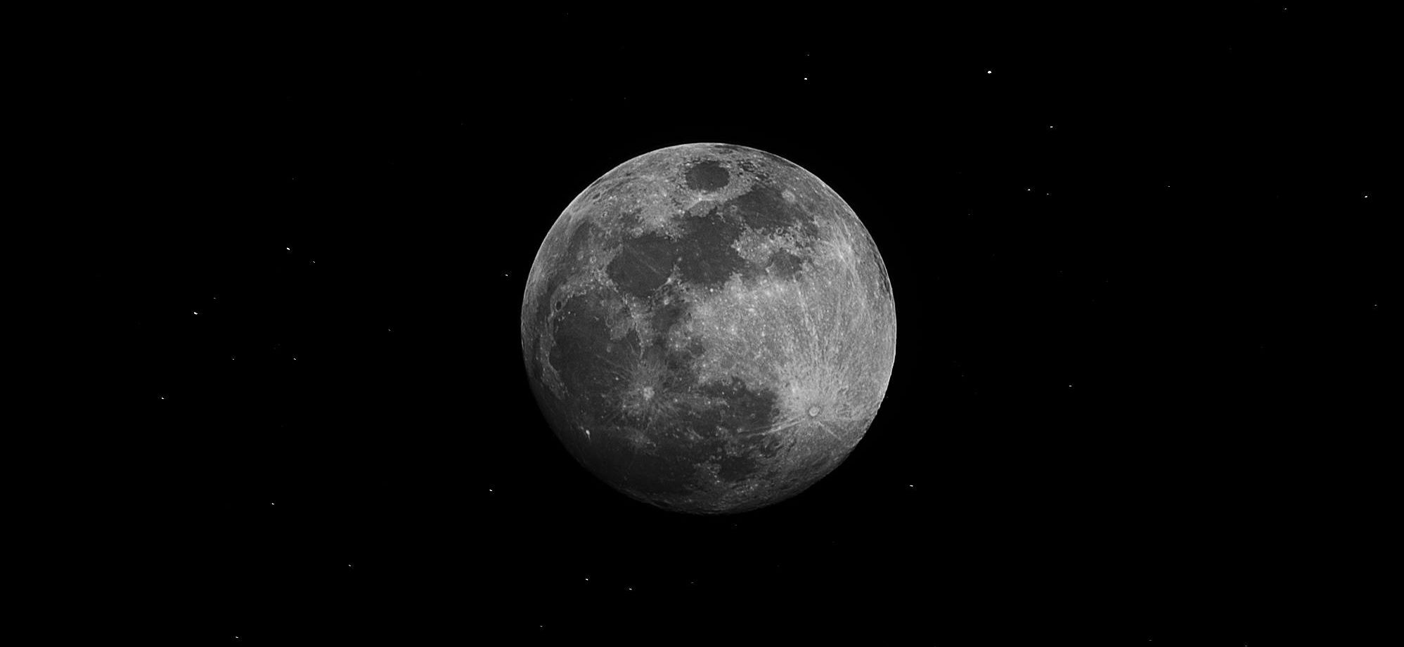 Perché vediamo sempre la stessa faccia della luna?